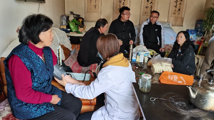 九九重陽(yáng)節(jié)，濃濃敬老情 ——集團(tuán)駐村工作隊(duì)開(kāi)展重陽(yáng)節(jié)走訪慰問(wèn)活動(dòng)