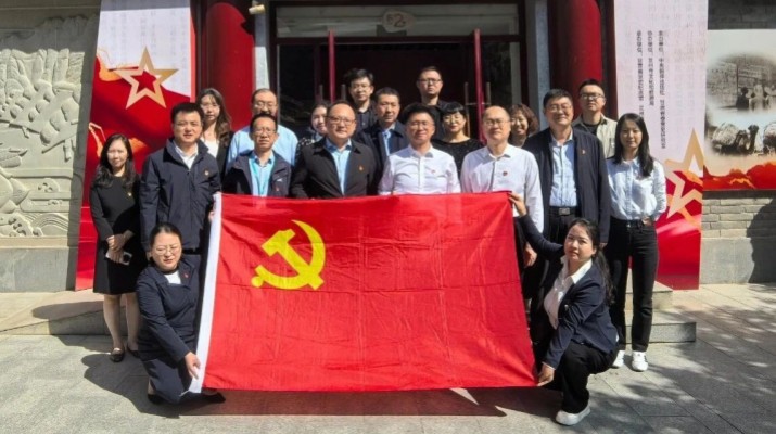 覽隴原抗戰(zhàn)文獻 傳紅色精神薪火——集團財務部、戰(zhàn)略規(guī)劃部、工程咨詢中心黨支部聯(lián)合開展主題黨日活動